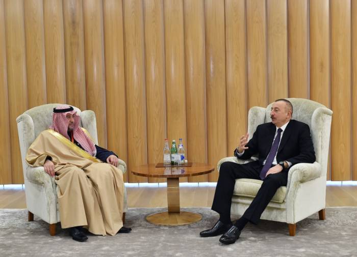 Arabischer Minister beim Empfang des Staatsoberhauptes