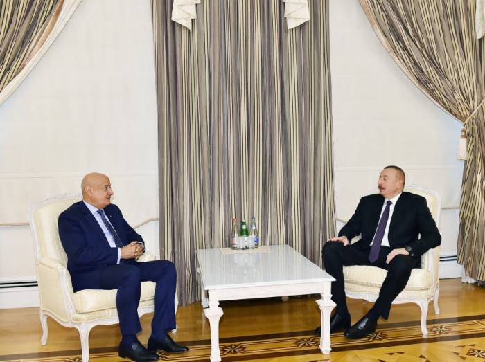 Präsident von Aserbaidschan Ilham Aliyev empfängt ISESCO-Generaldirektor