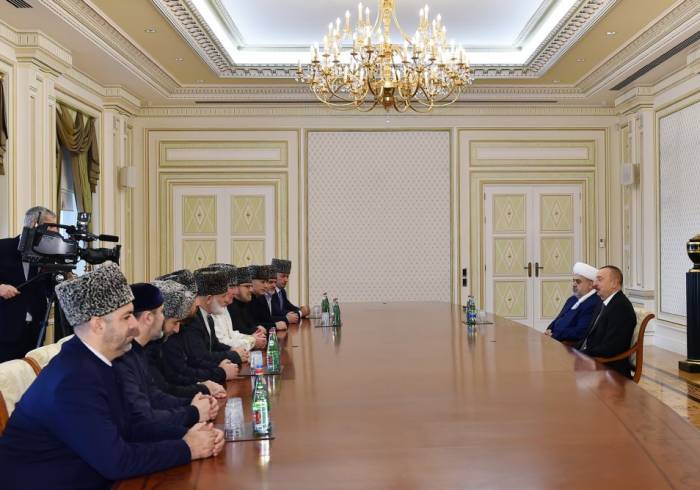 Ilham Aliyev empfängt eine Gruppe von muslimischen Persönlichkeiten aus Religion