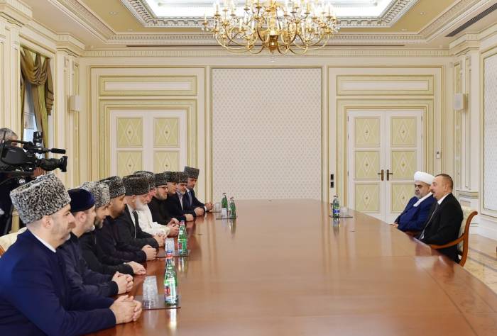 Ilham Aliyev reçoit un groupe de personnalités religieuses musulmanes des républiques russes du Caucase du Nord