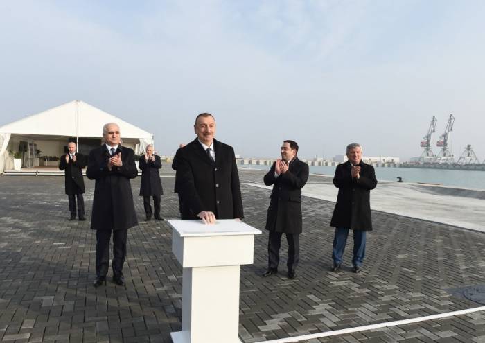 Ilham Aliyev inaugure le terminal RO-RO dans le Port maritime international de Bakou