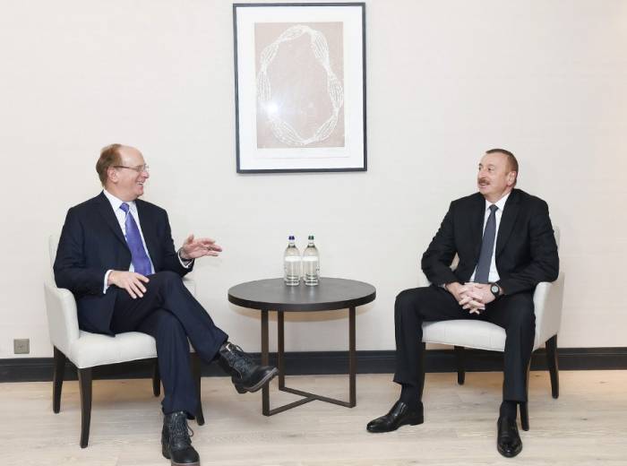 Davos : Ilham Aliyev rencontre le PDG de BlackRock