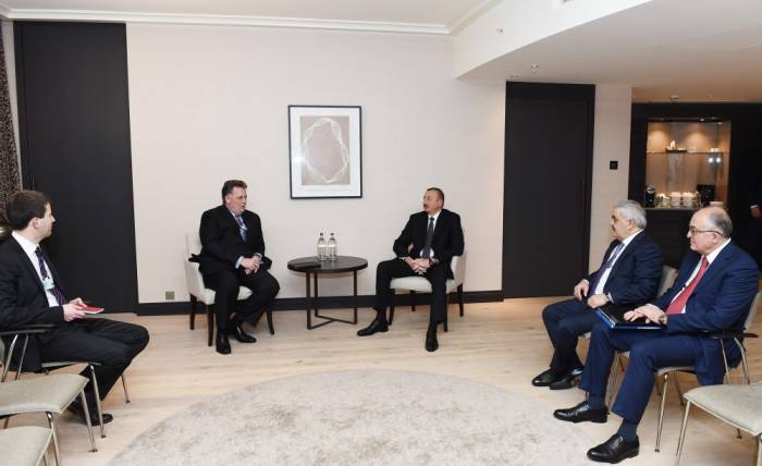 Le président Ilham Aliyev rencontre le vice-président de Chevron à Davos