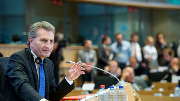  Le commissaire européen s’excuse du bout des lèvres pour ses propos sur les ChinoiS