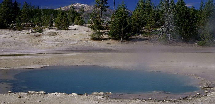 Il tombe dans une source acide de Yellowstone: son corps est entièrement dissous