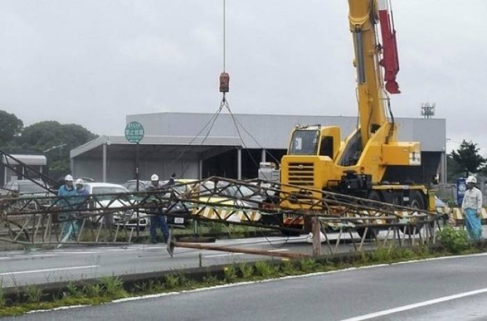 Japon: Un typhon cloue des avions au sol