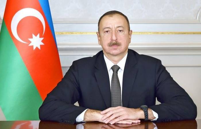 El presidente de Azerbaiyán, Ilham Aliyev felicitó a Macron  con la victoria