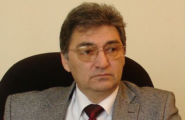 `Artur Rasizadə səhərdən-axşamadək iş başındadır`