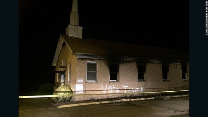 Crimen de intolerancia en EE.UU.: incendio de iglesia y vandalismo a favor de Trump