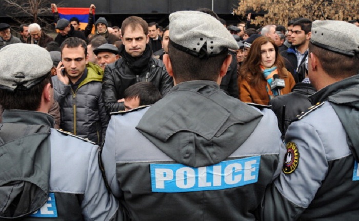 Ermənistanda polis rəisi işdən çıxarıldı 