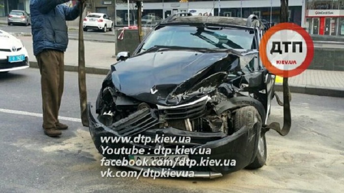 Azerbaijani diplomat gets in road accident in Kiev - VIDEO 