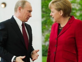 Putin Merkellə Suriya münaqişəsini müzakirə etdi