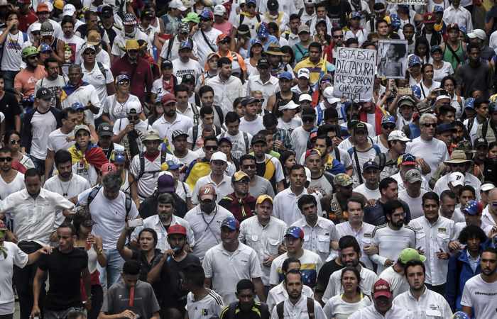 Venezuela: «Marche du silence» en hommage aux 20 morts