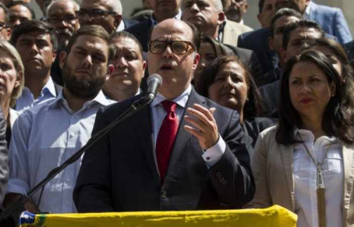 Maduro accuse un député de coup d'Etat