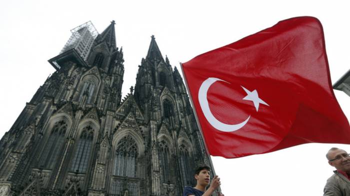 Berlin refuse le gel d'avoirs du prédicateur turc Gülen