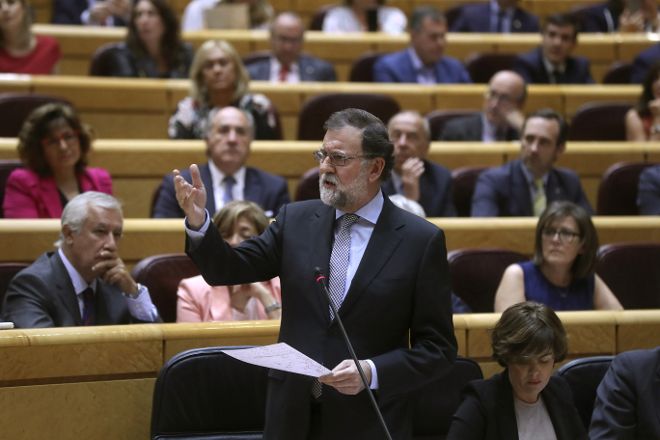 Rajoy: La prioridad no es reformar la Constitución sino defenderla