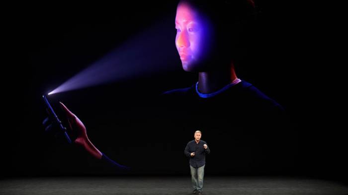 Incómodo momento: El iPhone X no reconoce el rostro del presentador en pleno evento de Apple (VIDEO)