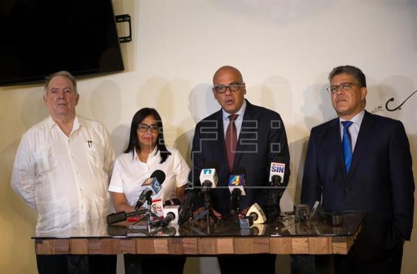 Una comisión del Gobierno venezolano llegó a R.Dominicana para seguir el diálogo