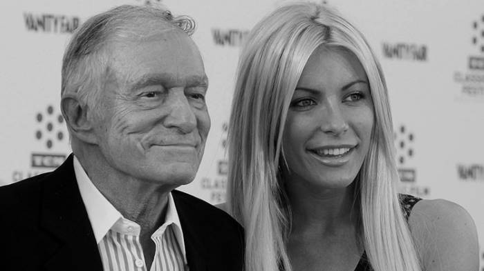 Mientras el fundador de Playboy moría, su joven esposa lo pasaba bien en las redes sociales
