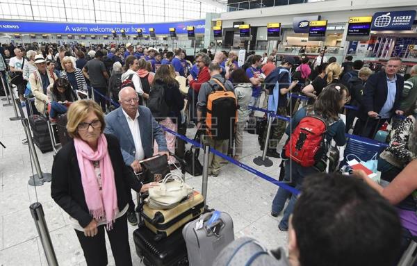 Un fallo informático en varias aerolíneas causa largas esperas en Heathrow