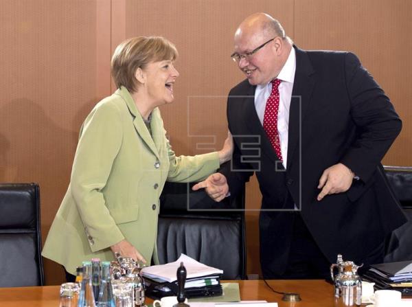 Un ministro alemán admite que la formación de gobierno puede tardar hasta 2018