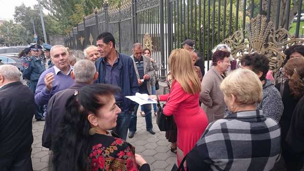 Acción de protesta ante el parlamento en Ereván