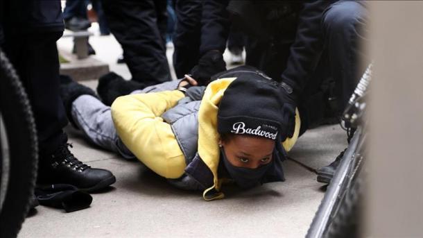 Arrestan a 143 manifestantes en los disturbios en los EEUU en contra de violencia policiaca