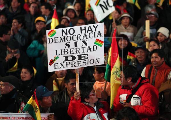Miles de personas se movilizan en Bolivia para rechazar la reelección de Morales