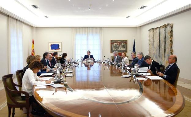 Rajoy preside hoy la reunión del Consejo a la espera de la respuesta de Puigdemont