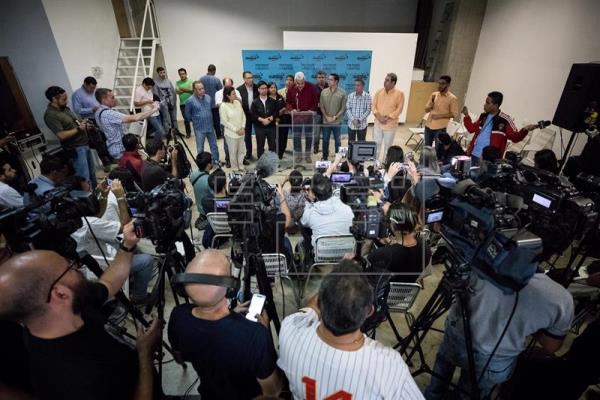 La oposición insiste en el fraude electoral y pide más presión contra Maduro