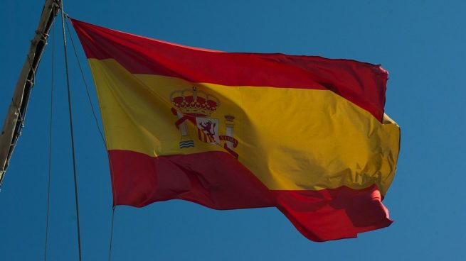 España amenaza con medidas para quitar la autonomía de Cataluña