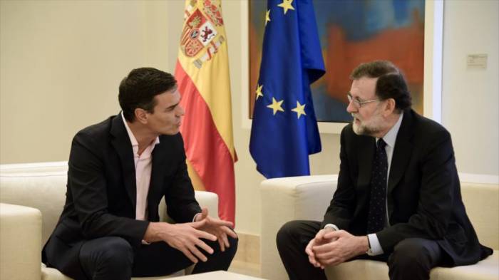 Rajoy y Sánchez pactan comicios en Cataluña en enero