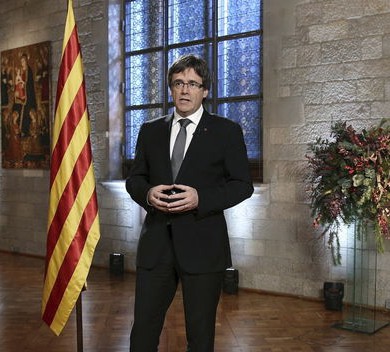 Puigdemont llama Parlament a decidir sobre el intento de "liquidar" el autogobierno