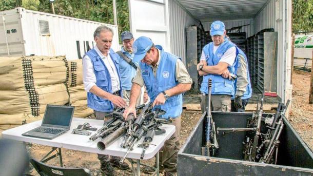 Amplía el plazo el gobierno en Colombia para que desmantelen escóndites de armas de FARC