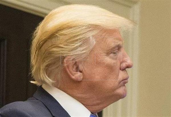 Trump promete publicar "todos" los documentos sobre el asesinato de Kennedy