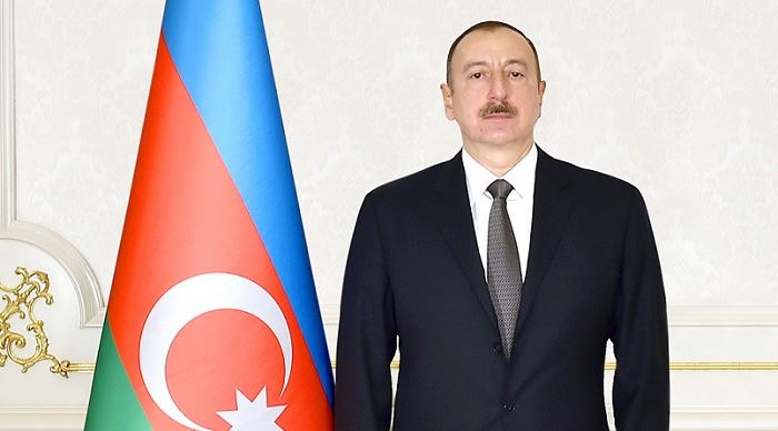 Ilham Aliyev felicita a su par argelino