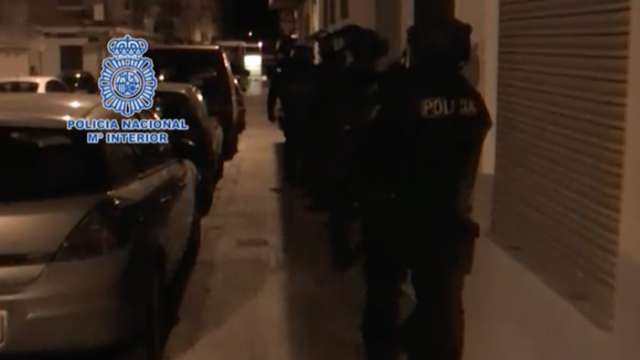 Policía en España detiene a un marroquí por vínculos con la organización EI