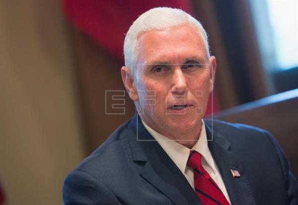 Pence protesta ante Turquía por el arresto de empleados de EE.UU. en ese país