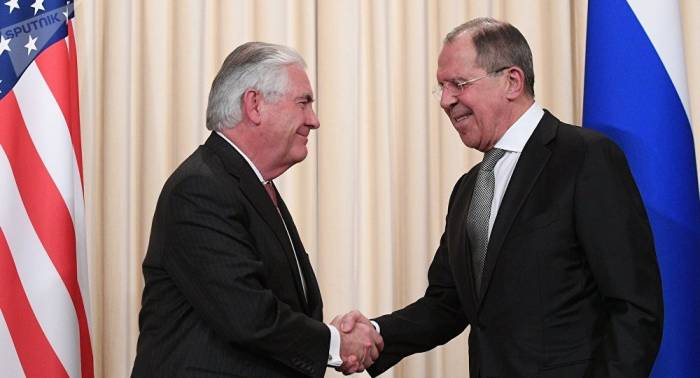 Lavrov y Tillerson examinan en los márgenes de la APEC la solución en Siria
