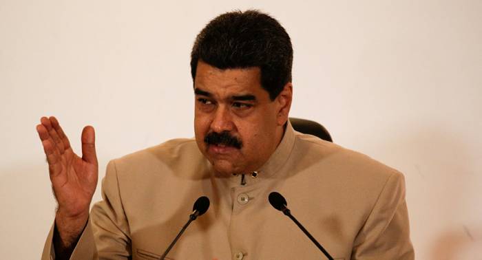 Maduro arremete contra Santos por prohibición de venta de medicinas