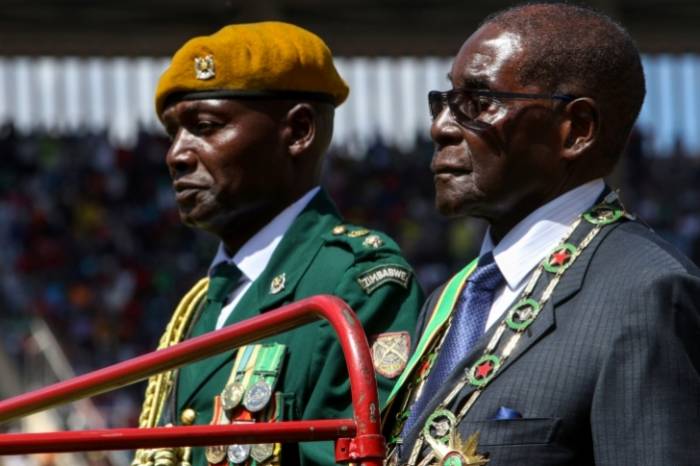 Mugabe confirma a Zuma que está detenido en su casa pero que está bien