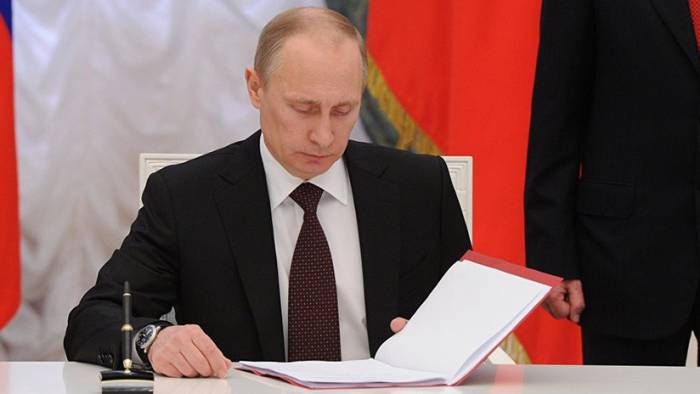 Putin firma las enmiendas a la ley sobre el registro de medios como agentes extranjeros