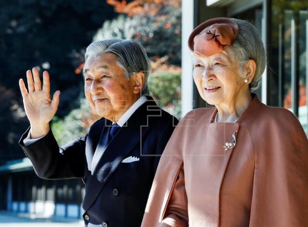 Akihito abdicará en abril de 2019, tres años después de plantear su renuncia