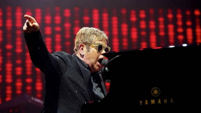 Elton John revive en Barcelona sus dorados años 70, con fuerza y contundencia