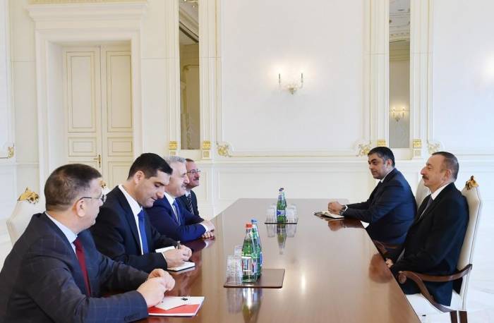 Ilham Aliyev recibe al ministro turco