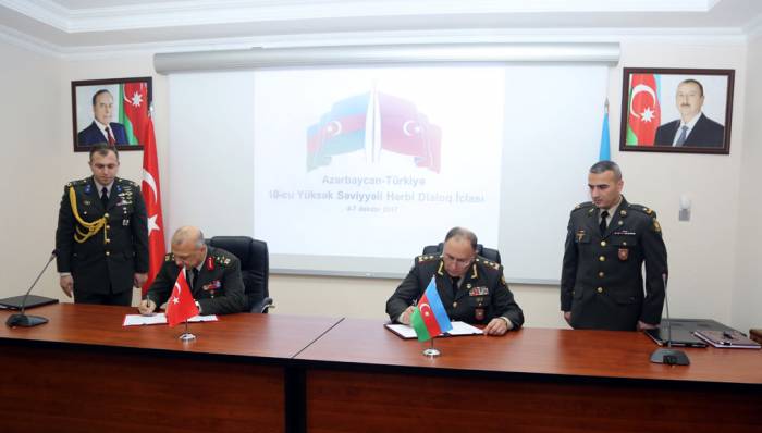 Se firma un protocolo militar entre Azerbaiyán y Turquía