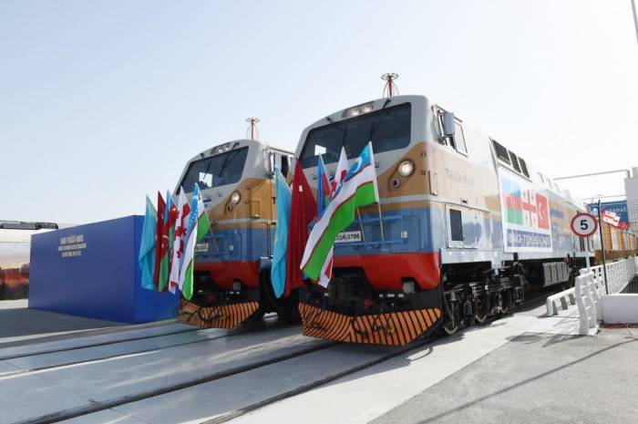 Uzbekistán puede empezar el transporte por el ferrocarril BTK en el primer trimestre de 2018