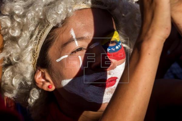 Abren los centros para la elección de 335 alcaldes y un gobernador en Venezuela