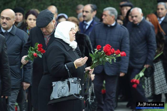 Azerbaiyán conmemora a Heydar Aliyev- FOTOS