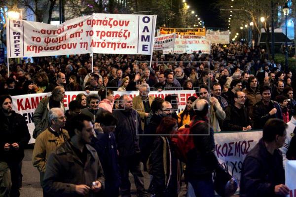 Sindicatos griegos convocan huelga general contra la pobreza y los altos impuestos